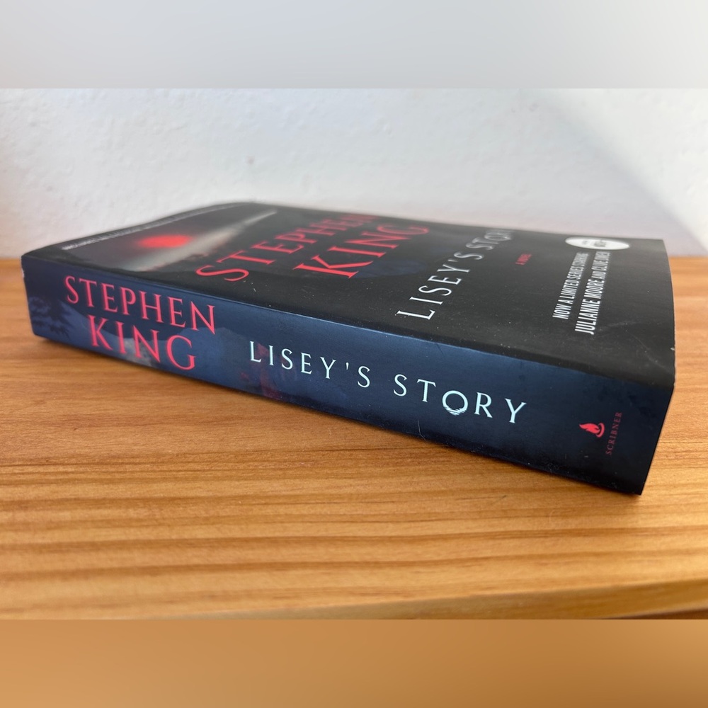 Stephen King 'Lisey's Story' Paperback Book